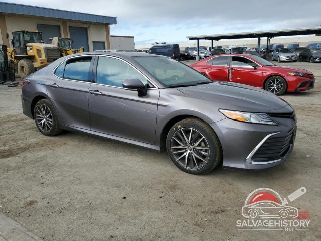 4T1F11AKXMU614173 2021 TOYOTA CAMRY photo no. 4