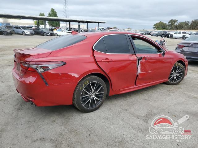 4T1G11AK6MU487121 2021 TOYOTA CAMRY photo no. 3