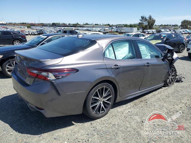 4T1G31AK3MU031314 2021 TOYOTA CAMRY photo no. 3