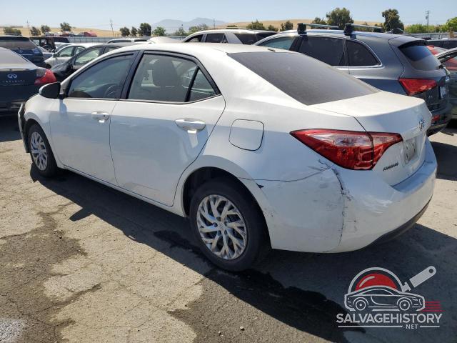 5YFBURHE3JP798647 2018 TOYOTA COROLLA photo no. 2