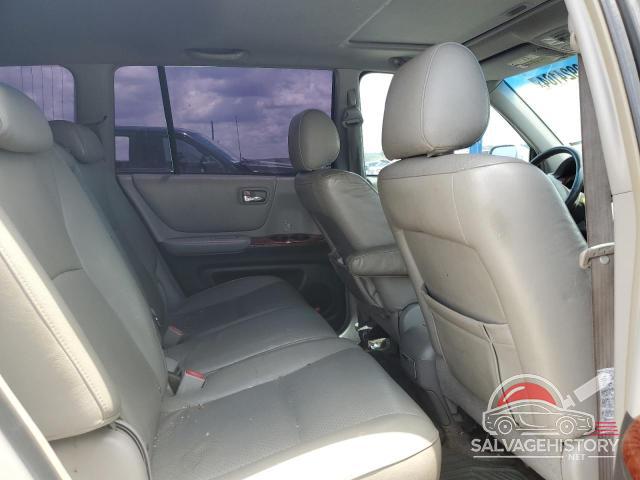 JTEDP21A550062447 2005 TOYOTA HIGHLANDER photo no. 11
