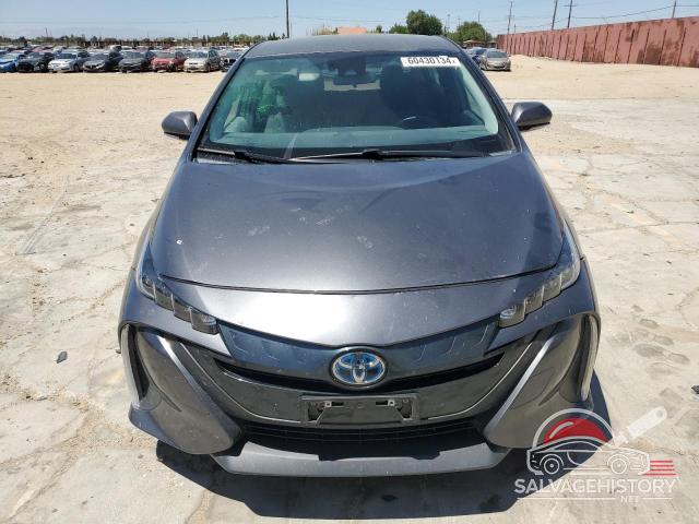 JTDKARFP9J3078629 2018 TOYOTA PRIUS photo no. 5