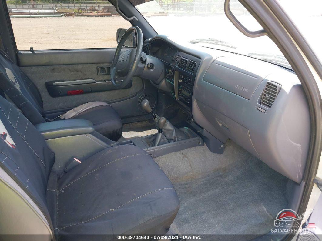 4TAWN72N2YZ589326 2000 TOYOTA TACOMA photo no. 5