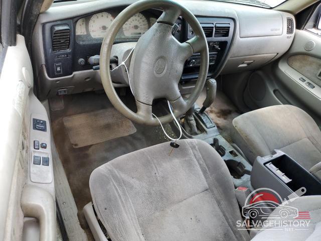 5TEWN72N82Z041086 2002 TOYOTA TACOMA photo no. 8