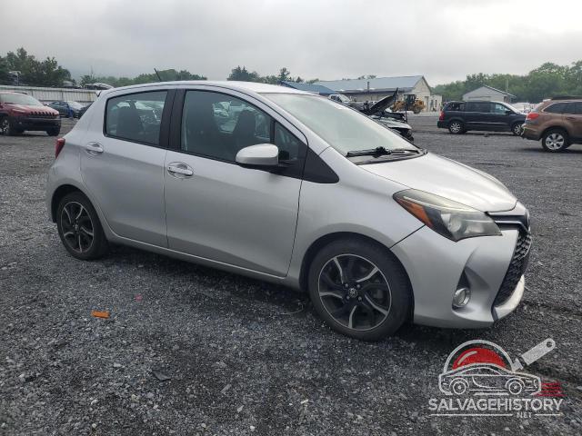 VNKKTUD30FA015099 2015 TOYOTA YARIS photo no. 4