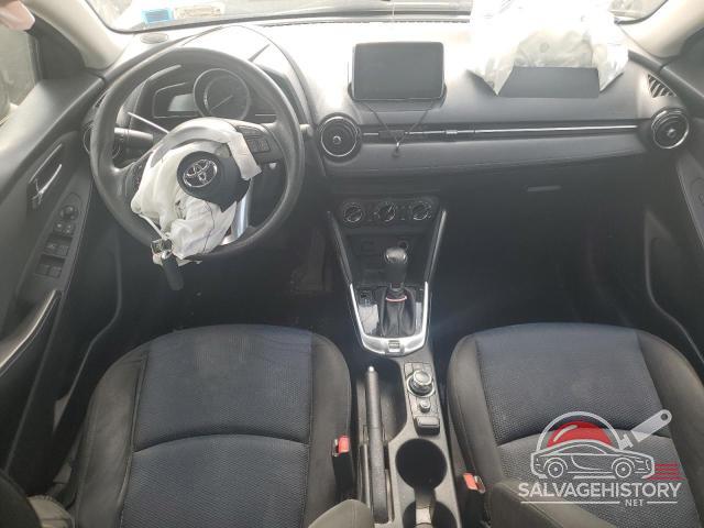 3MYDLBYV5HY174900 2017 TOYOTA YARIS photo no. 8