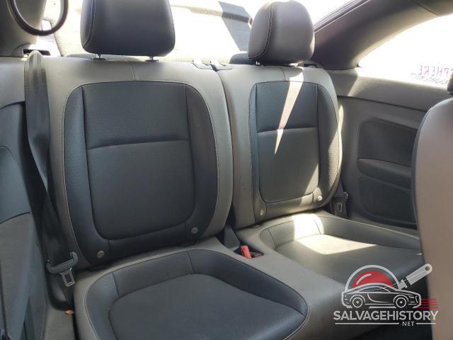 3VWF17AT0FM647929 2015 VOLKSWAGEN BEETLE photo no. 10