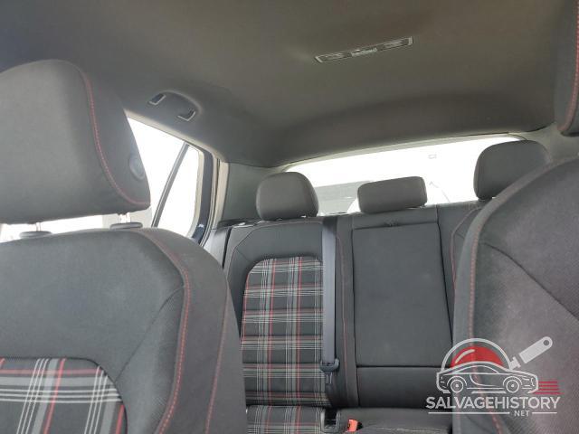 3VW4T7AU7HM073259 2017 VOLKSWAGEN GTI photo no. 10