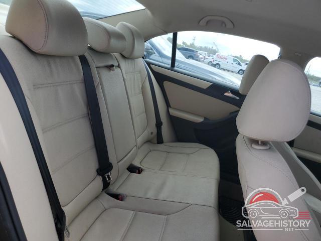3VWBX7AJ7BM112831 2011 VOLKSWAGEN JETTA photo no. 10