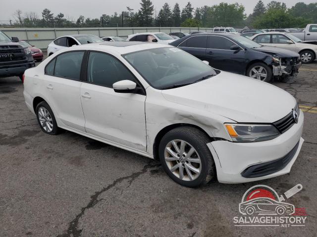 3VWDX7AJ6BM335354 2011 VOLKSWAGEN JETTA photo no. 4