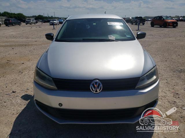3VW2K7AJ0DM213730 2013 VOLKSWAGEN JETTA photo no. 5