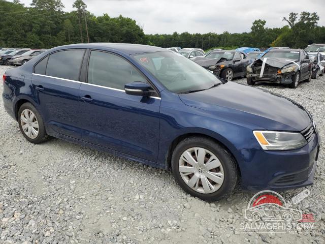 3VWBP7AJ8DM401882 2013 VOLKSWAGEN JETTA photo no. 4