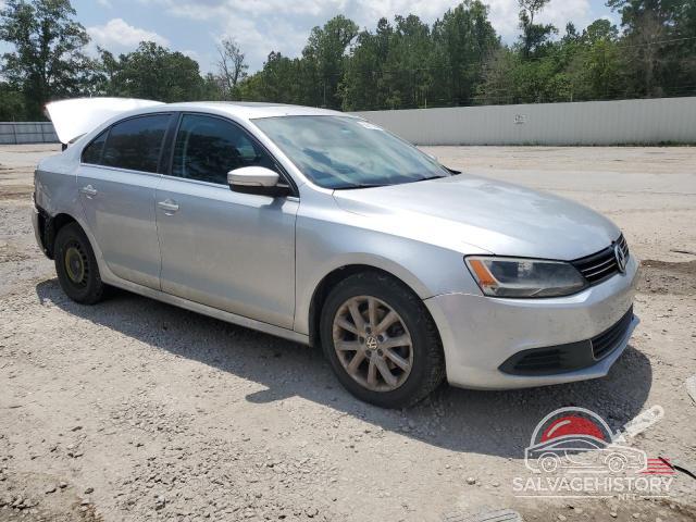 3VWDX7AJ5DM365237 2013 VOLKSWAGEN JETTA photo no. 4