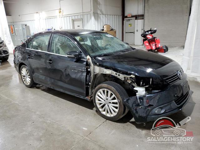 3VWL17AJXEM354720 2014 VOLKSWAGEN JETTA photo no. 4
