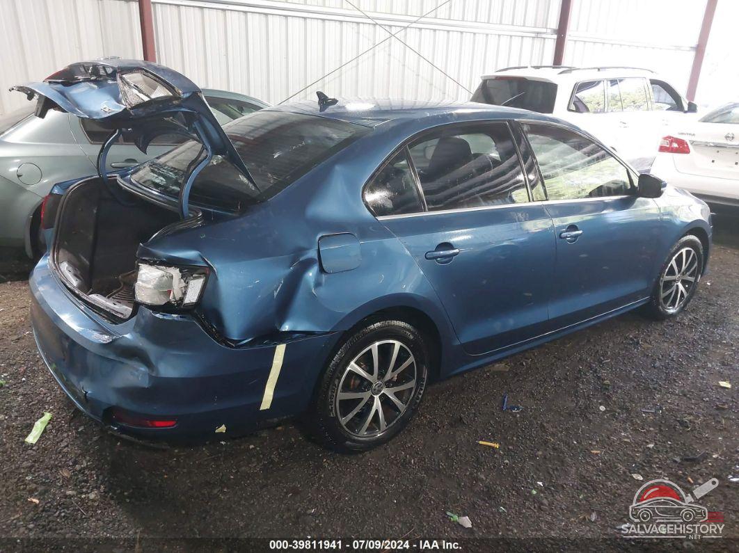 3VWDB7AJ1HM207708 2017 VOLKSWAGEN JETTA photo no. 4