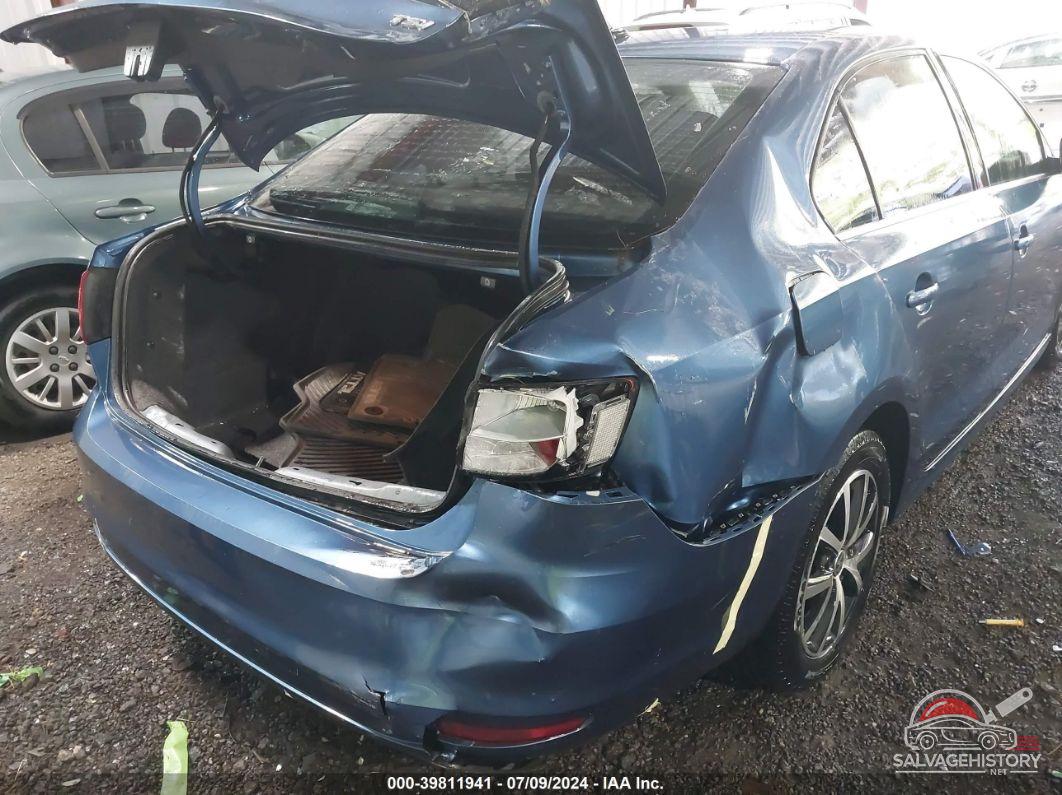 3VWDB7AJ1HM207708 2017 VOLKSWAGEN JETTA photo no. 6