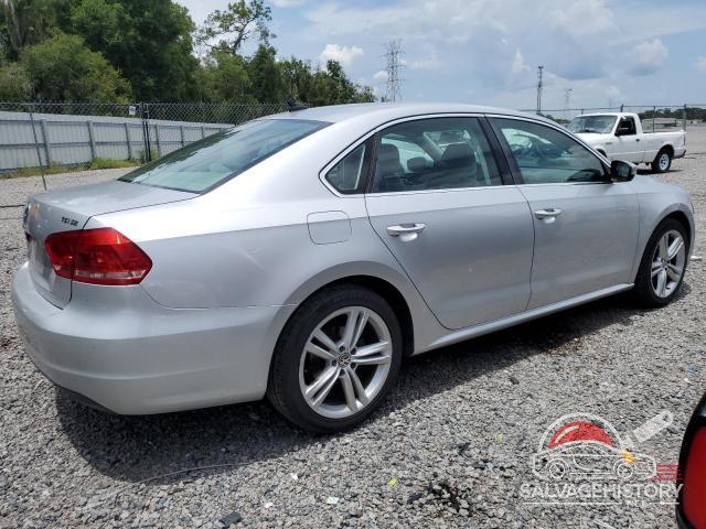 1VWBS7A37EC053981 2014 VOLKSWAGEN PASSAT photo no. 3
