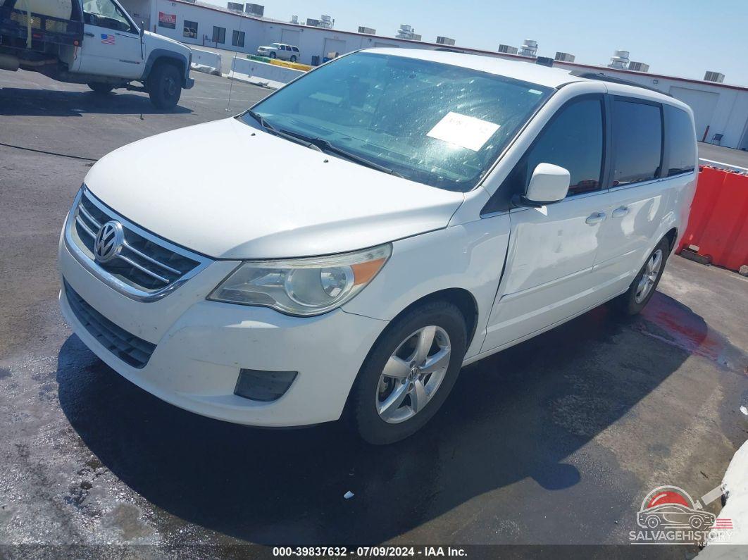 2V4RW3DG8BR626182 2011 VOLKSWAGEN ROUTAN photo no. 2