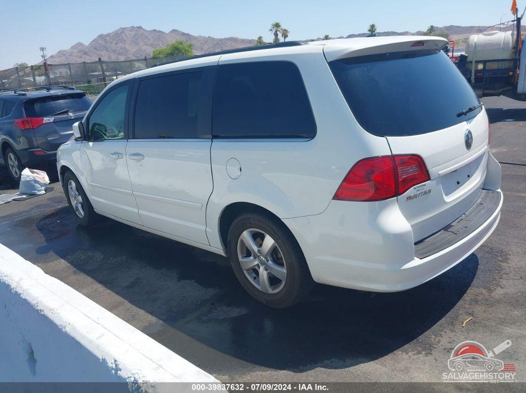 2V4RW3DG8BR626182 2011 VOLKSWAGEN ROUTAN photo no. 3