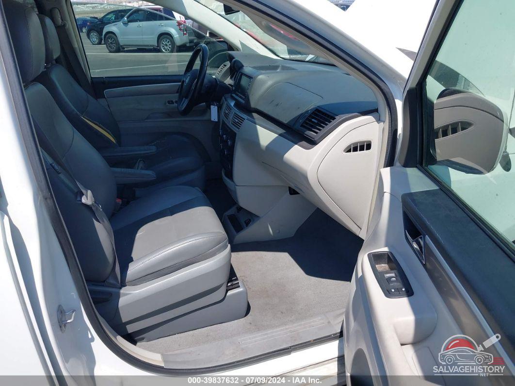 2V4RW3DG8BR626182 2011 VOLKSWAGEN ROUTAN photo no. 5