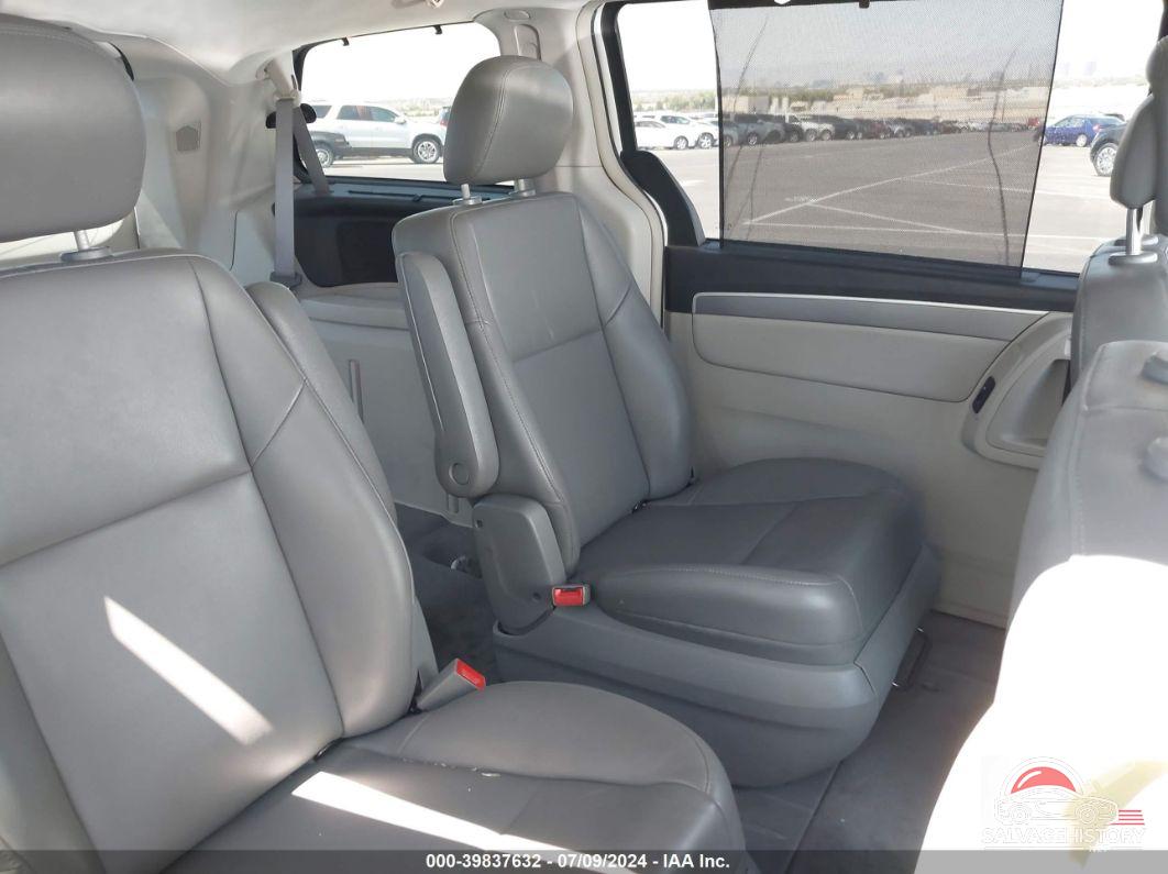 2V4RW3DG8BR626182 2011 VOLKSWAGEN ROUTAN photo no. 8
