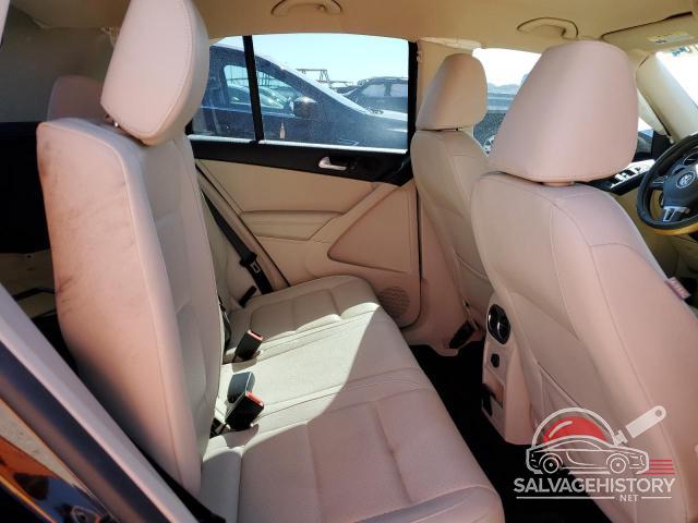 WVGAV7AX4HK031693 2017 VOLKSWAGEN TIGUAN photo no. 10