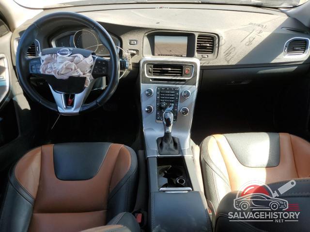 YV440MWK9J2059777 2018 VOLVO V60 photo no. 8