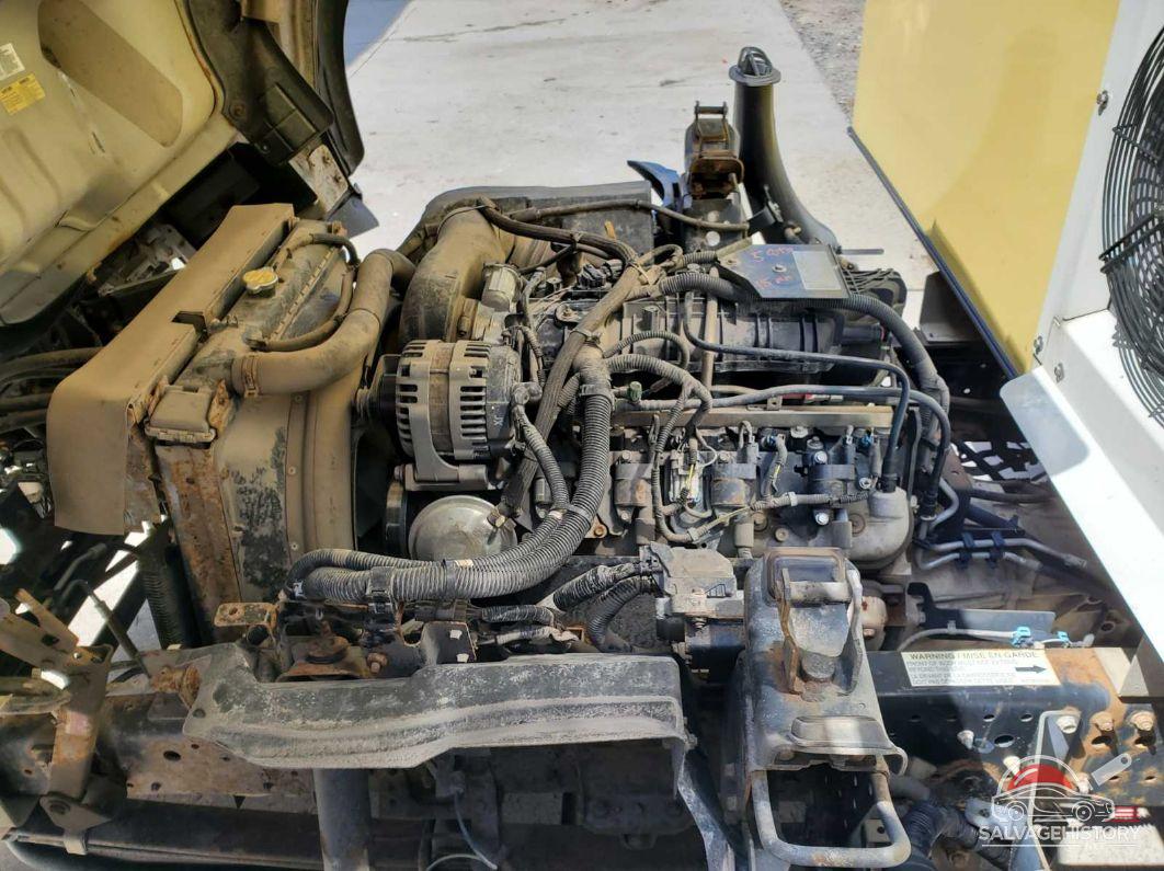 54DC4W1C3HS805239 2017 ISUZU NPR HD GAS REG photo no. 4