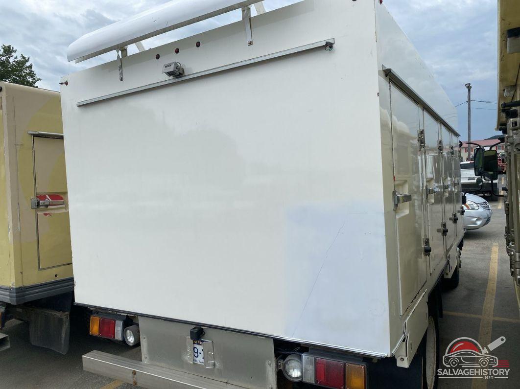 54DC4W1C3HS805239 2017 ISUZU NPR HD GAS REG photo no. 3