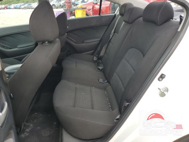 3KPFK4A74JE247151 2018 KIA FORTE photo no. 10