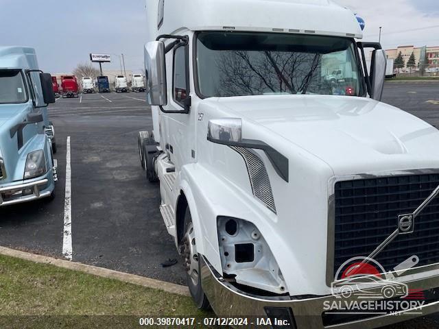 4V4NC9EH4JN979756 2018 VOLVO VNL photo no. 1