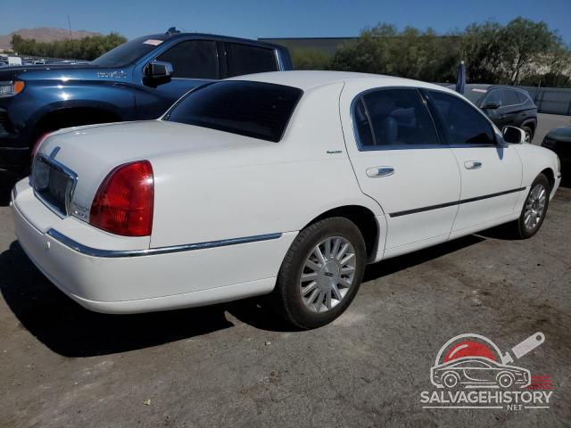 1LNHM81WX4Y677231 2004 LINCOLN TOWNCAR photo no. 3