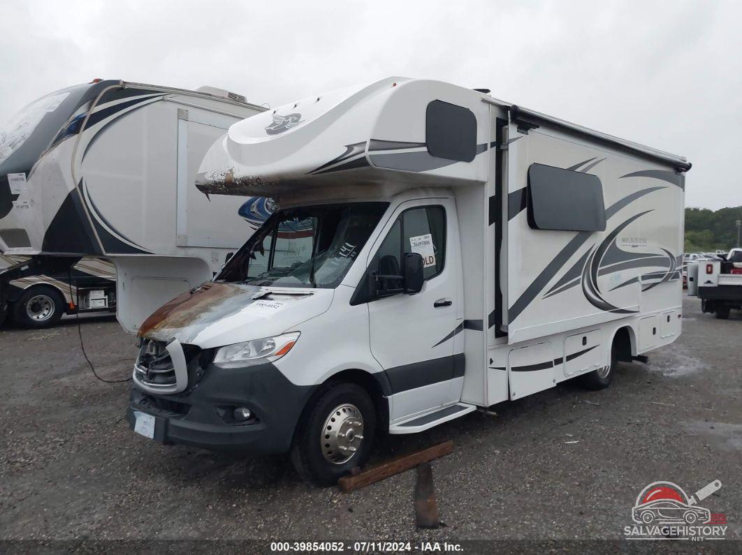 W1X8E33Y4LN118907 2020 MERCEDES SPRINTER 3500XD JAYCO MOTOR HOME photo no. 2