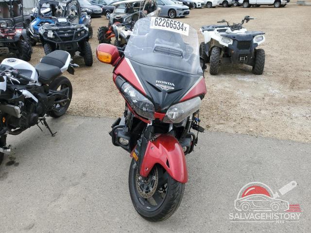JH2SC68X2FK100027 2015 HONDA GL CYCLE photo no. 2