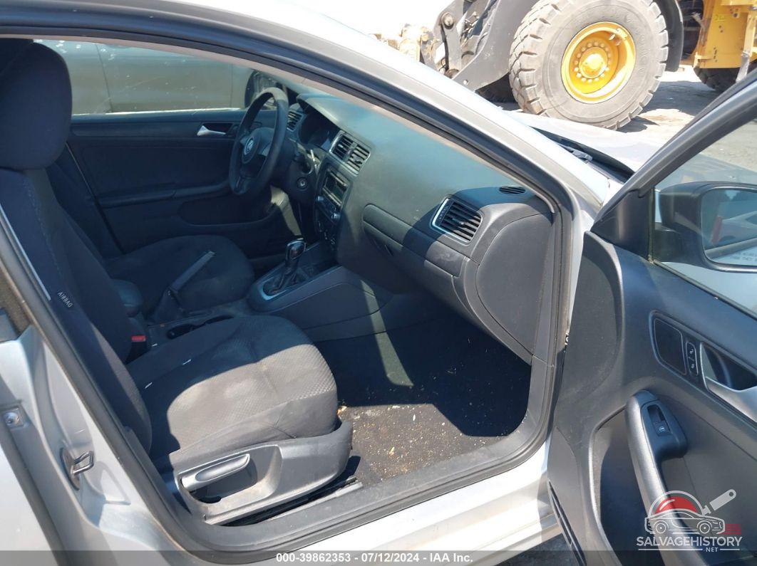 3VW2K7AJ5EM300122 2014 VOLKSWAGEN JETTA photo no. 5