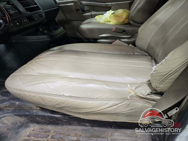 1GCWGAFF7H1338993 2017 CHEVROLET EXPRESS 2500 photo no. 3