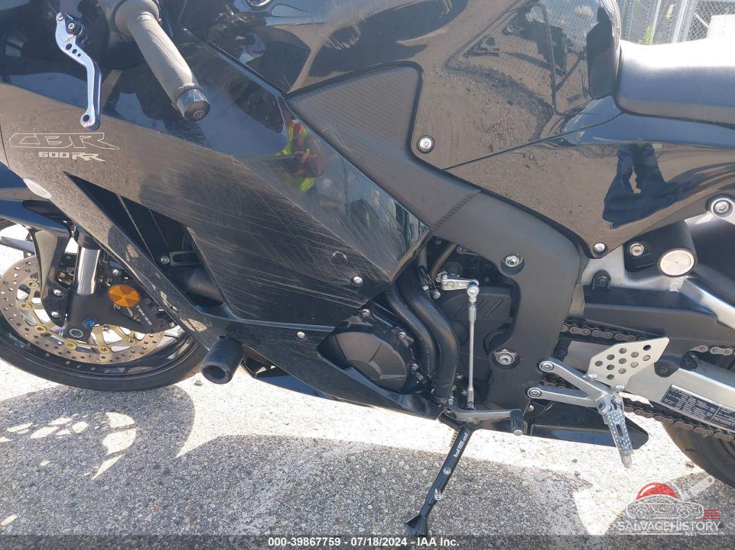 JH2PC4003FK800616 2015 HONDA CBR600 photo no. 9