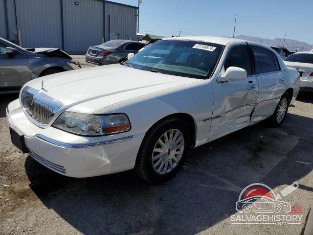 1LNHM81WX4Y677231 2004 LINCOLN TOWNCAR photo no. 2