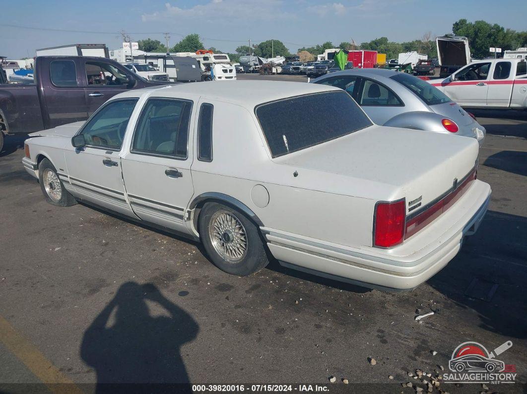 1LNLM83W7RY682059 1994 LINCOLN TOWN CAR photo no. 3