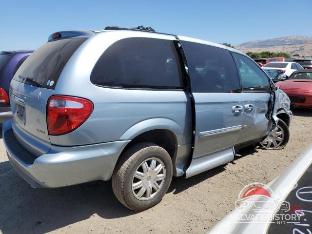 2C8GP54L95R452892 2005 CHRYSLER MINIVAN photo no. 3