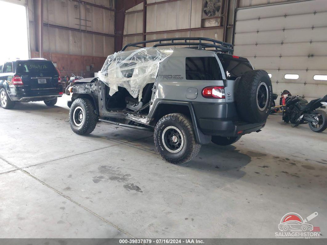 JTEBU4BF0DK158964 2013 TOYOTA FJ CRUISER photo no. 3
