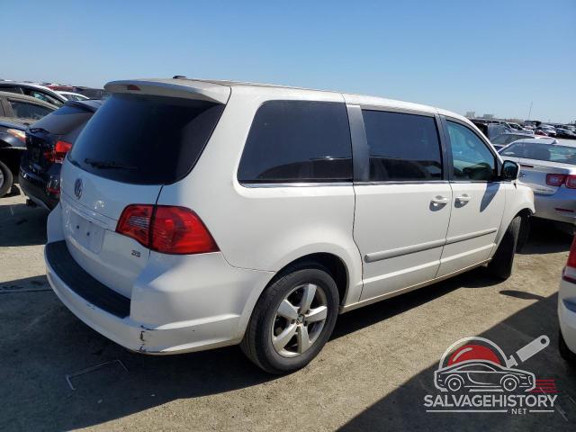 2V4RW3D1XAR354096 2010 VOLKSWAGEN ROUTAN photo no. 3
