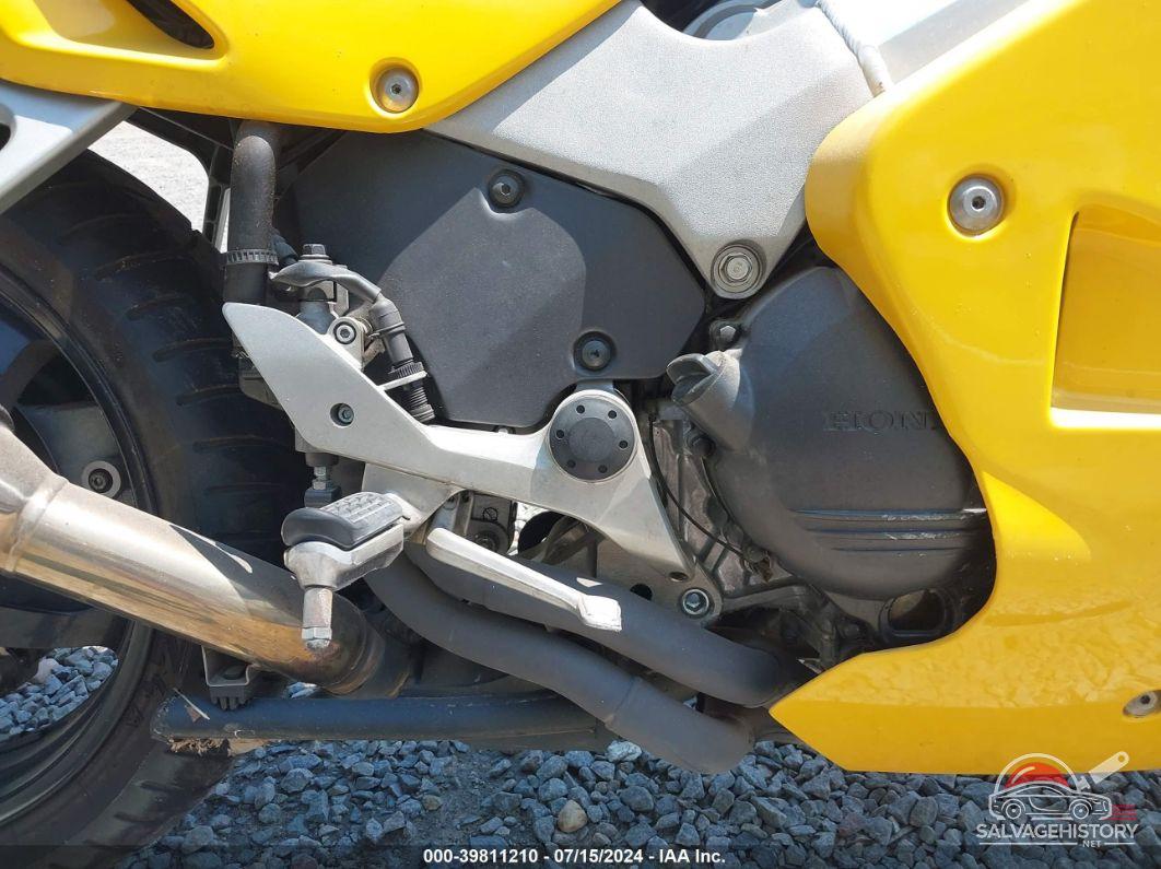 JH2RC4612YM200217 2000 HONDA VFR800 photo no. 8