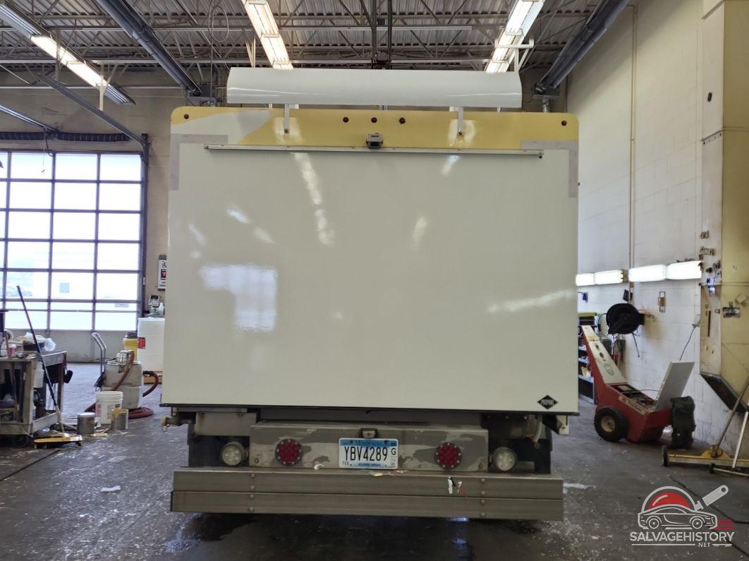 1FDXE4FS8JDC18998 2018 FORD E-450 CUTAWAY photo no. 3