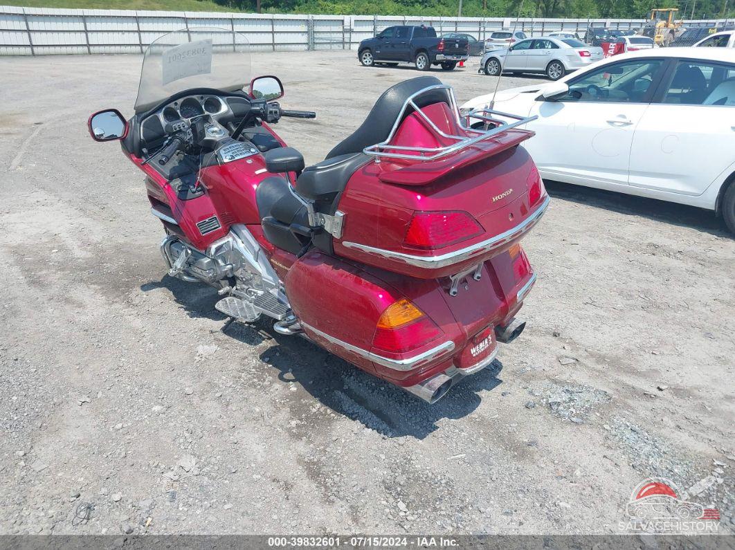 1HFSC47491A000659 2001 HONDA GL1800 photo no. 3