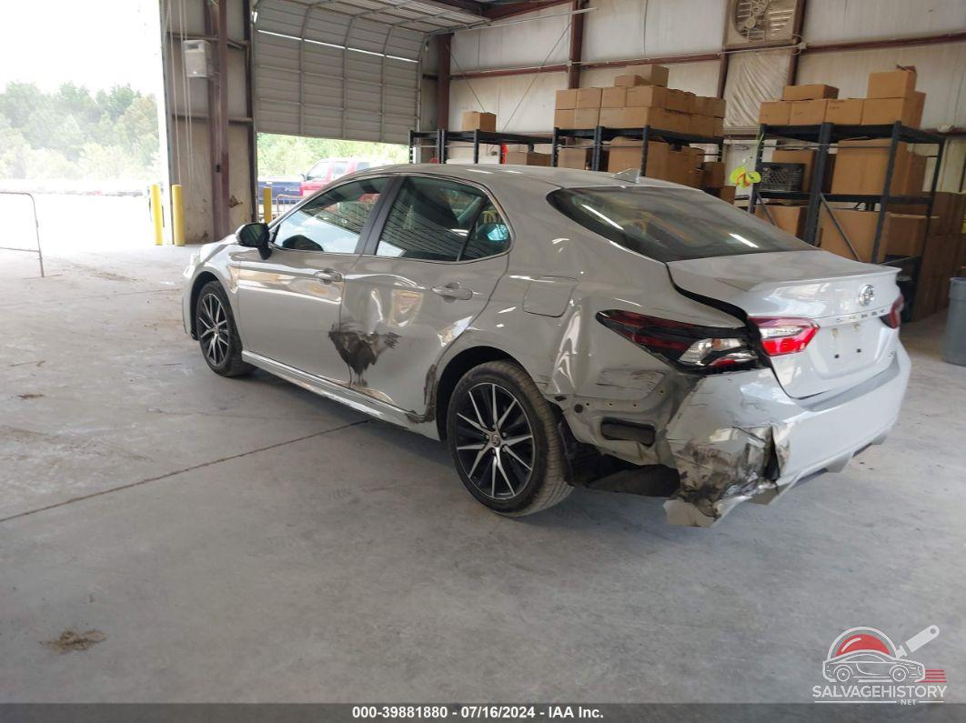 4T1G11AK5NU063298 2022 TOYOTA CAMRY photo no. 3