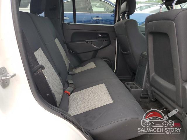1J4PN2GK3AW138563 2010 JEEP LIBERTY photo no. 11