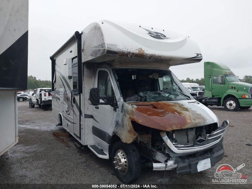 W1X8E33Y4LN118907 2020 MERCEDES SPRINTER 3500XD JAYCO MOTOR HOME photo no. 1