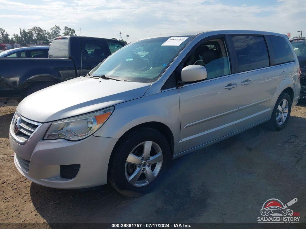 2V4RW3D1XAR295826 2010 VOLKSWAGEN ROUTAN photo no. 2
