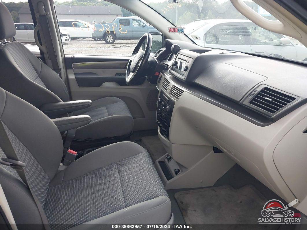 2C4RVAAG9CR355785 2012 VOLKSWAGEN ROUTAN photo no. 5